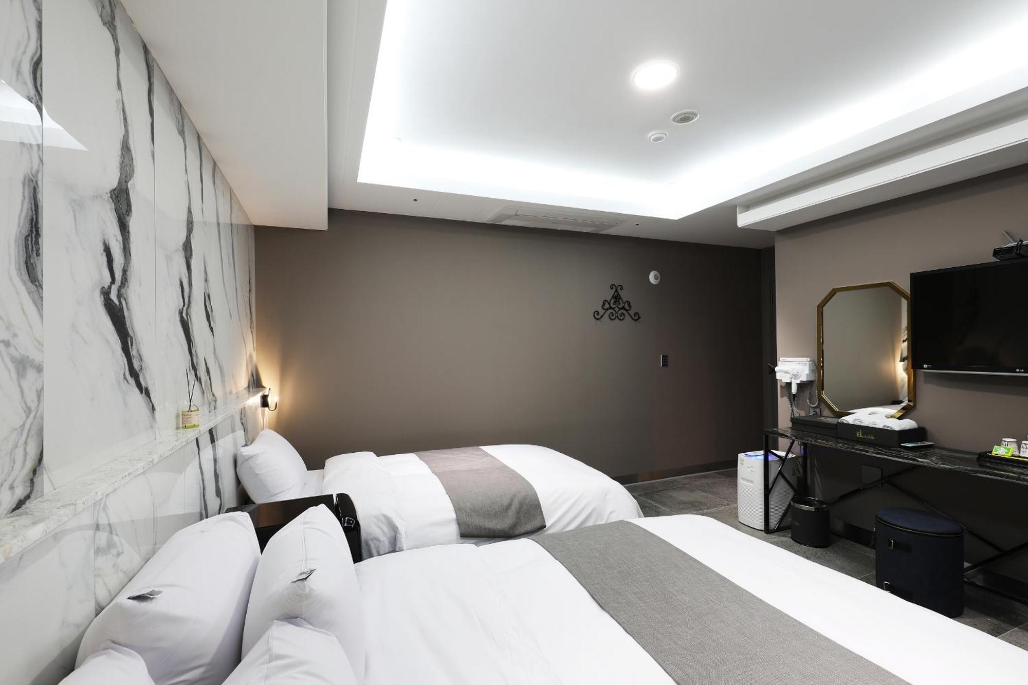 El Tower Hotel Gunsan Eksteriør billede